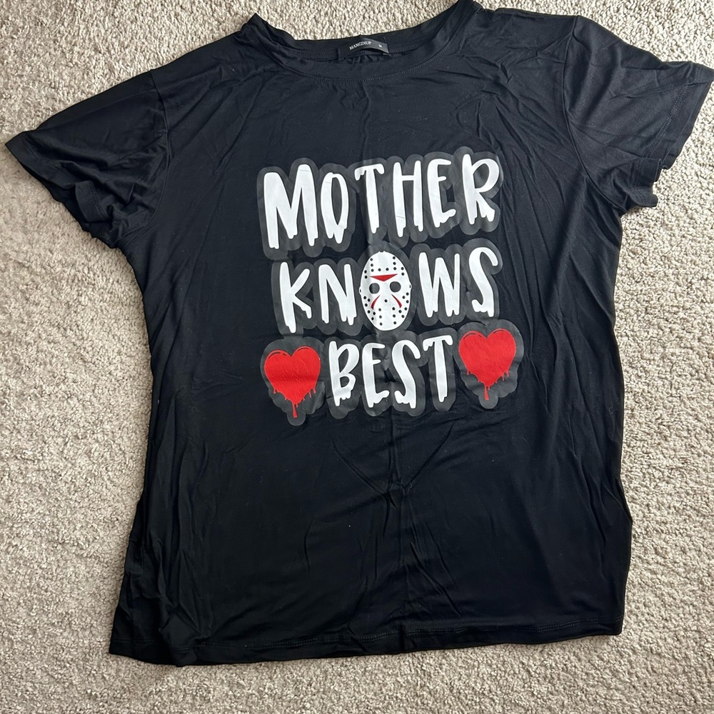 Friday the 13th  Jason Voorhees Halloween Shirt “Mother Knows Best” | size M